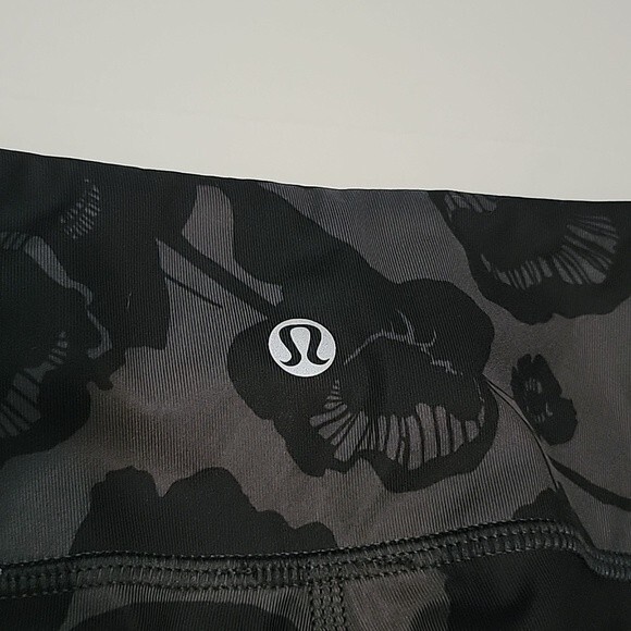 LULULEMON Wunder Under Brisk Bloom Crops size 4 - Picture 5 of 6